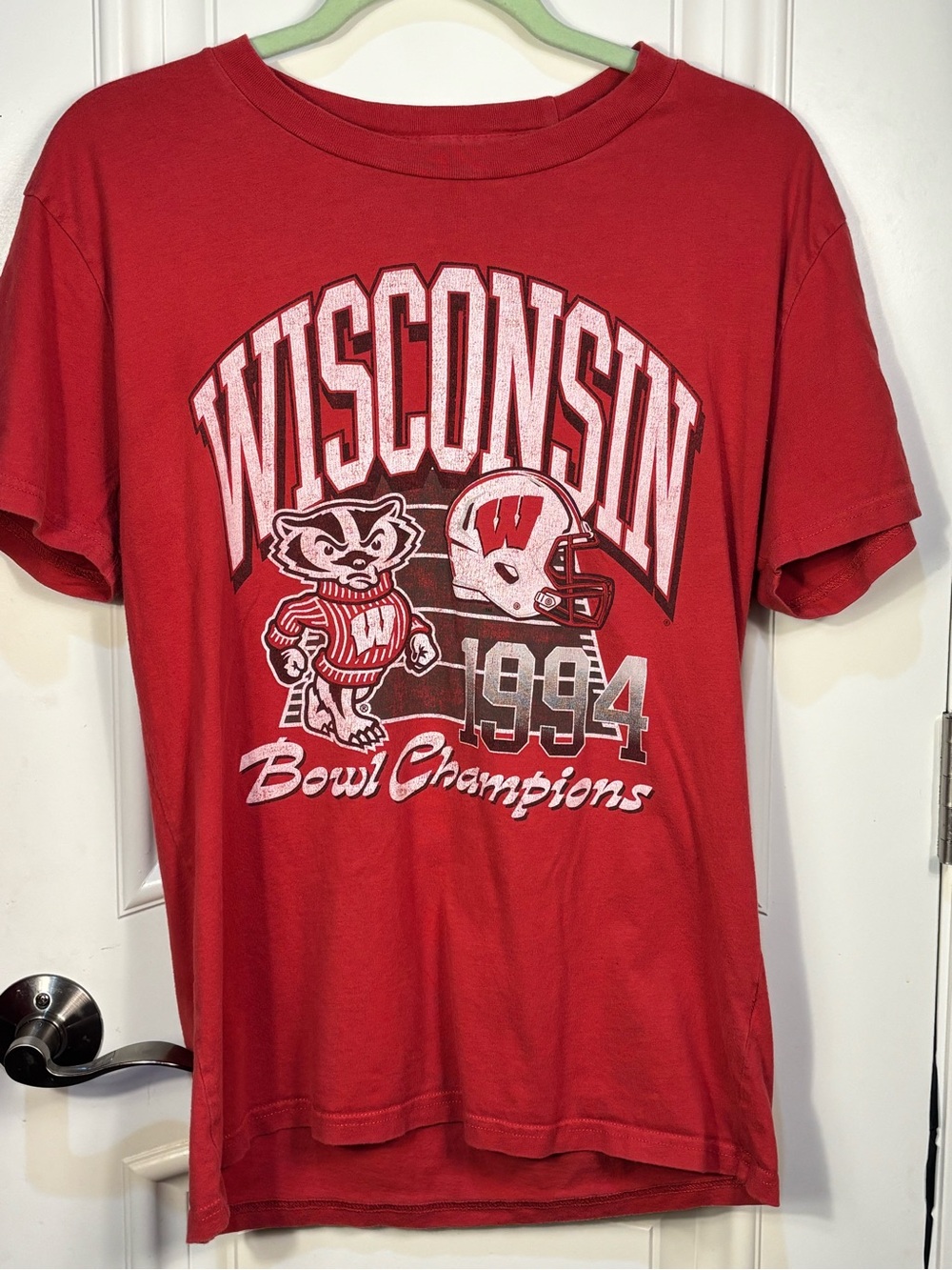 Hollister Wisconsin Badgers 1994 Bowl Champions Graphic T-Shirt Red XS